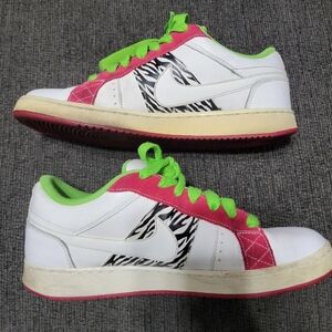 Vintage Neon Nike Isolate